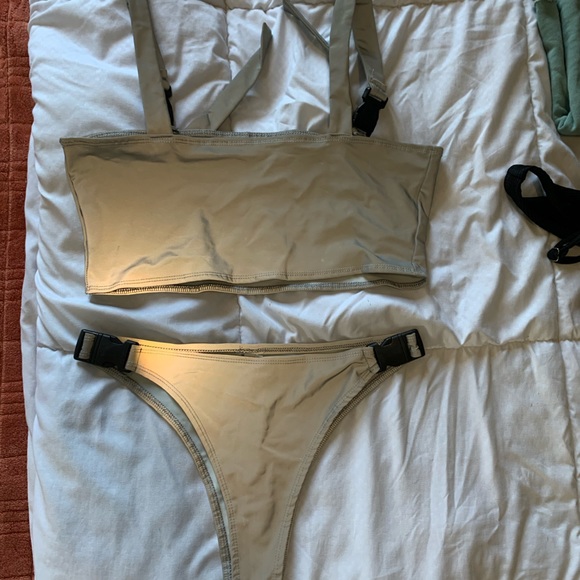 Flash bikini - Picture 2 of 2